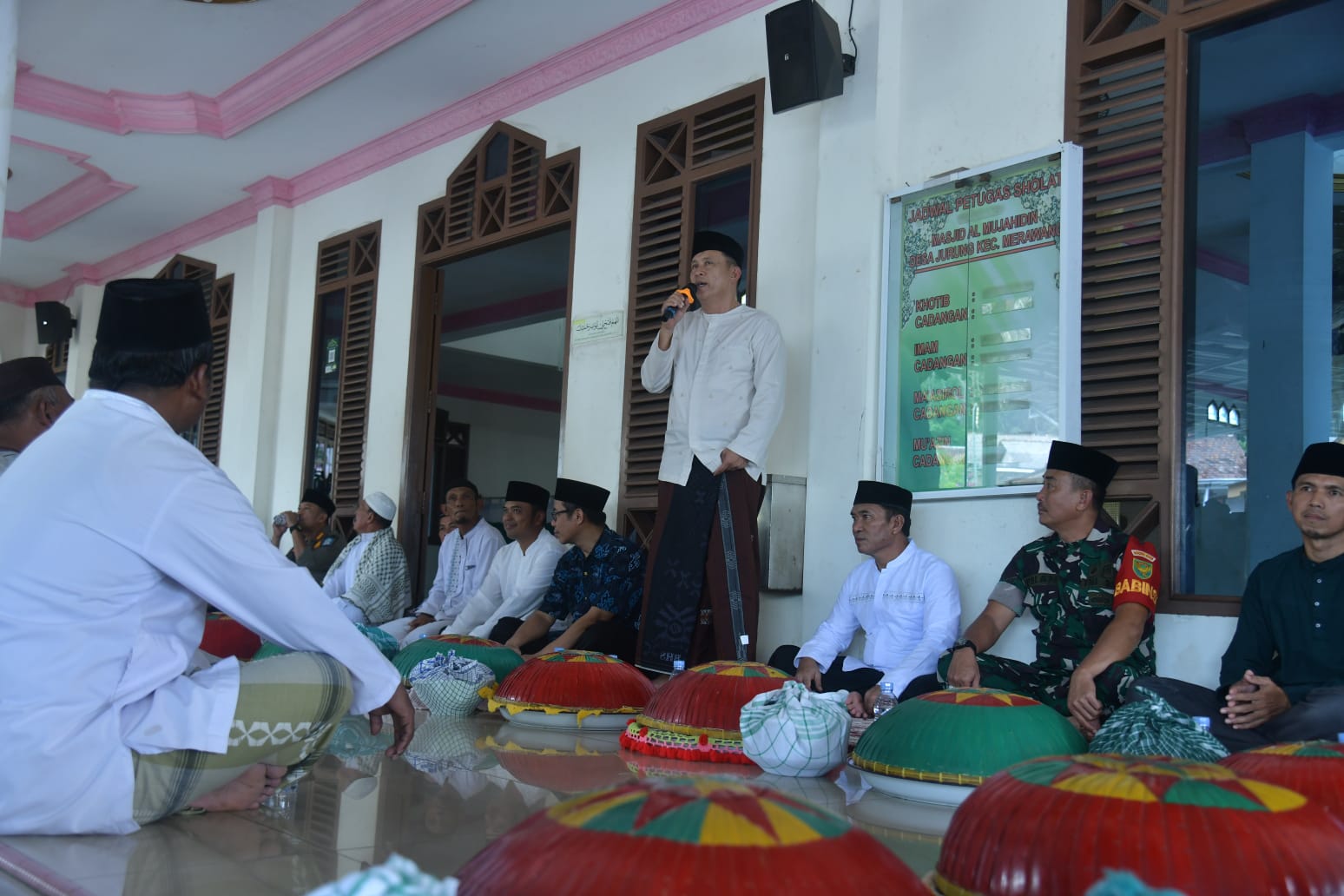 Tradisi Beranggung Sepintu Sedulang Satukan Warga, Bupati Bangka Hadiri Buka Puasa Enam dan Halal Bihalal di Desa Jurung