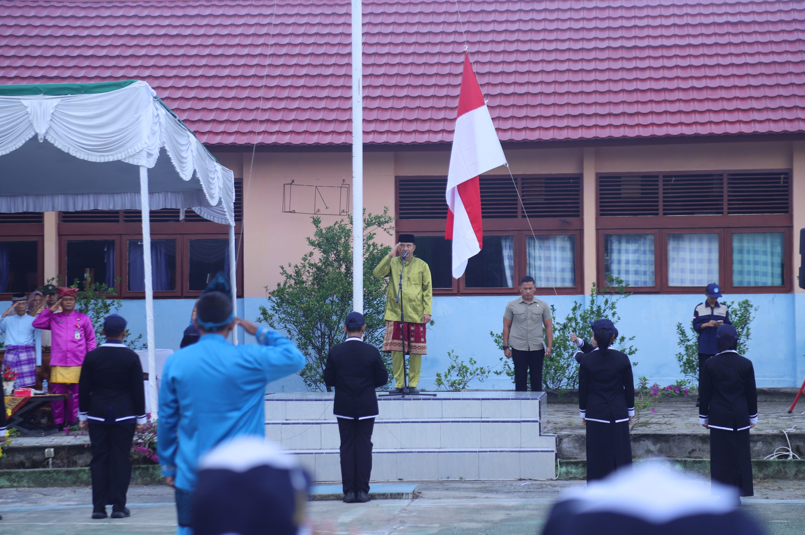 Bupati-Wakil Bupati Hadiri Peringatan Hardiknas di SMP 2 Sungailiat